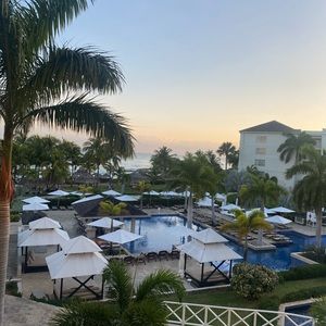 Meet your Posher, Gloria